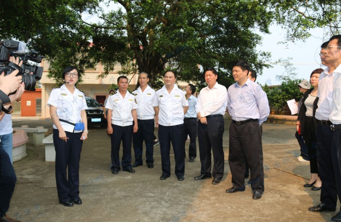 湛江市委书记魏宏广一行考察硇洲灯塔