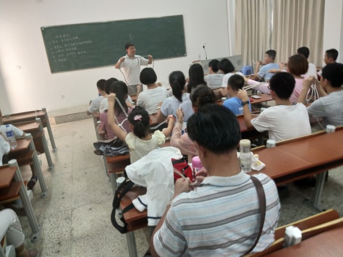 邱晖高级实验师教大家打水手结