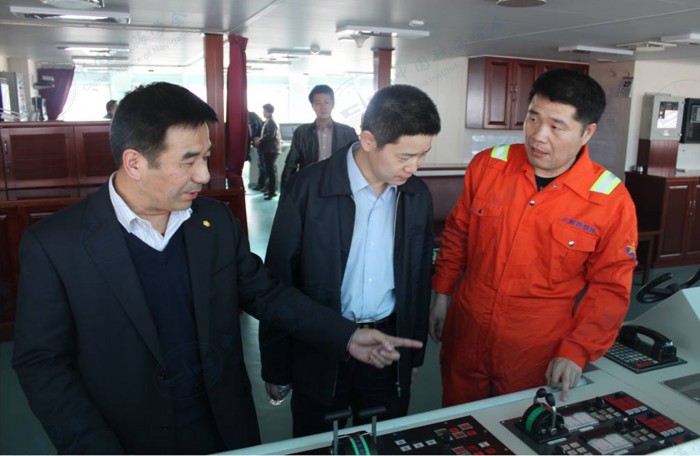 中国海上搜救中心领导到船参观指导工作