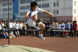 跨 越