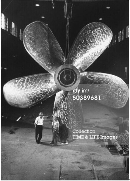 图9. 1959年,日本建造的油轮“UNIVERSE APOLLO”号和它的螺旋桨。