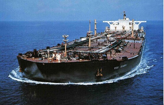 图19. 1977年,日本建造的“ESSO ATLANTIC”号油轮。