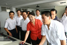 市委常委、科技工委书记陈超英 与副市长张俊芳来学院视察