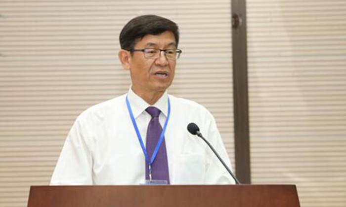 图为中国航海学会常务副理事长曹迪致辞