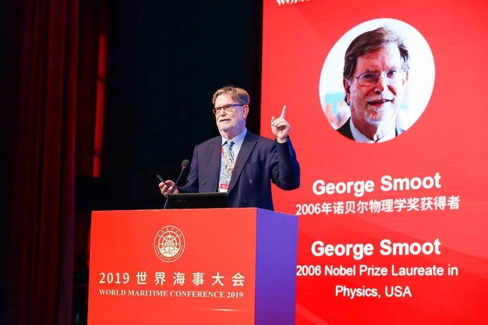 图为诺贝尔物理学奖得主George Smoot博士作 “蓝色海洋经济”主旨报告