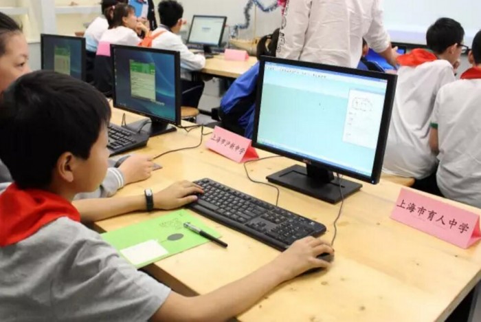 学生利用SU软件进行船帆制作