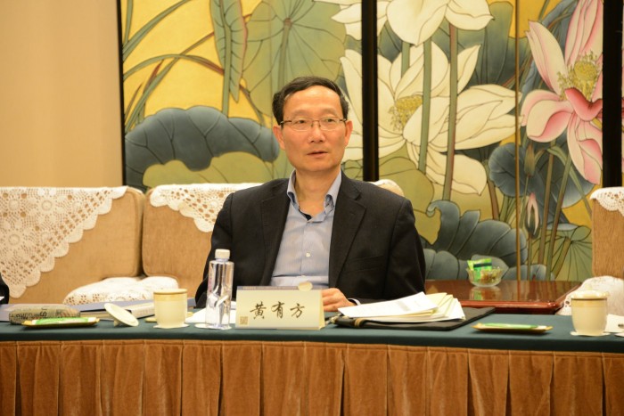 图为黄有方书记主持中国航海学会第八届理事会党委第一次会议