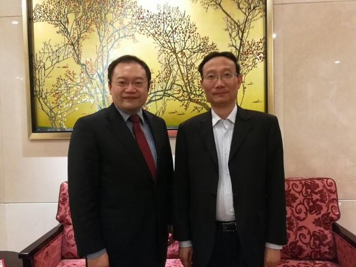 Huang Youfang, Chairman of the Administrative Council, meets with Shen Dai, CEO of Demos Training and Education Group in France