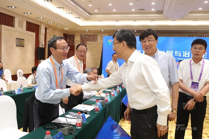 Secretary Huai Jinpeng talked with President Huang Youfang