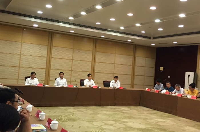 图为曹迪副理事长出席2016年中国航海日论坛总结工作会议