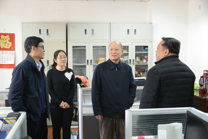 Xu Zuyuan, the former Chairman of CIN, is visiting the staff of CIN