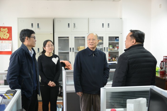 Xu Zuyuan, the former Chairman of CIN, is visiting the staff of CIN
